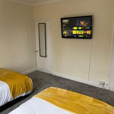 3 Bedrooms Comfortable Home With Jacuzzi Hot Tub Sleeps 10 레스터 외부 사진