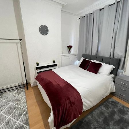 3 Bedrooms Comfortable Home With Jacuzzi Hot Tub Sleeps 10 레스터 외부 사진