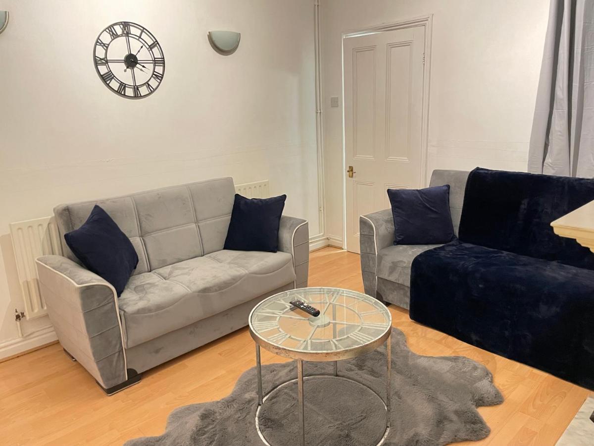 3 Bedrooms Comfortable Home With Jacuzzi Hot Tub Sleeps 10 레스터 외부 사진