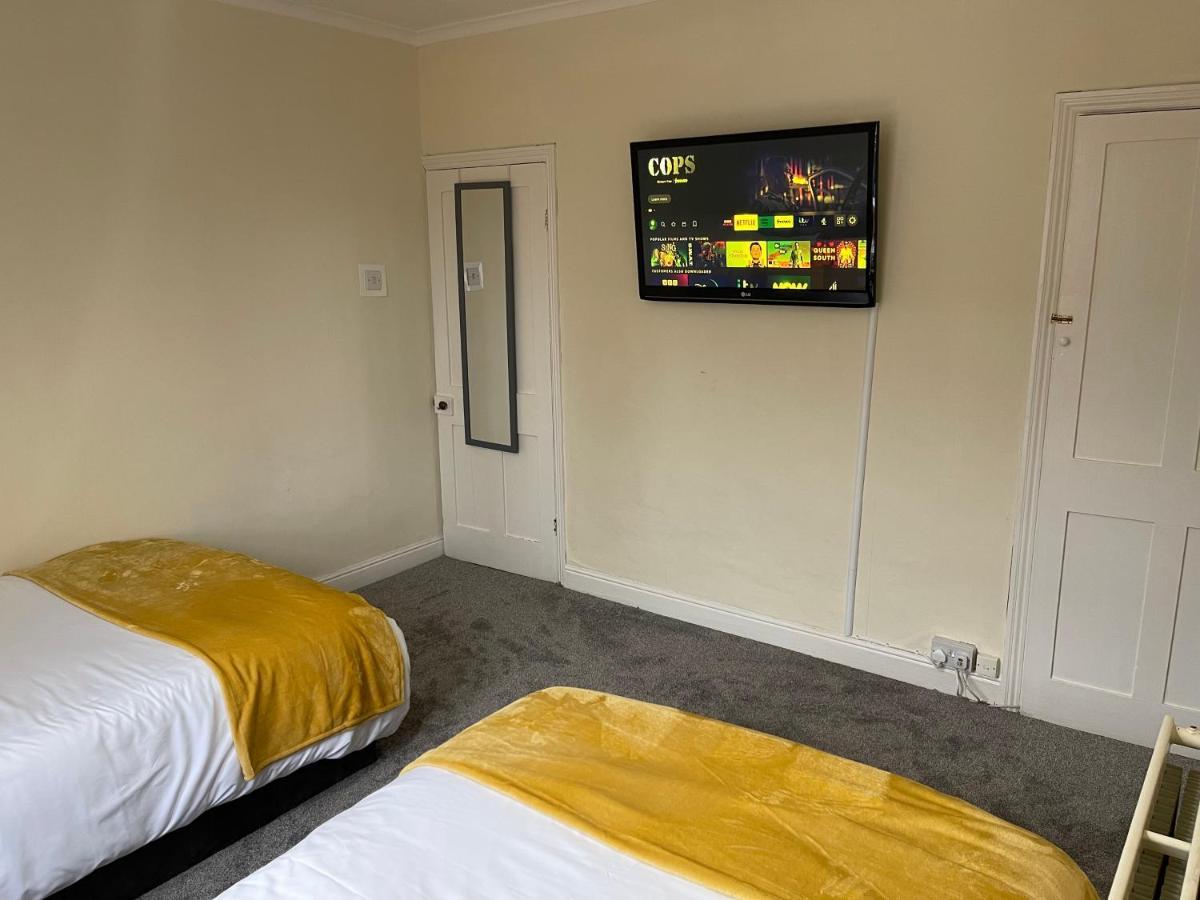 3 Bedrooms Comfortable Home With Jacuzzi Hot Tub Sleeps 10 레스터 외부 사진