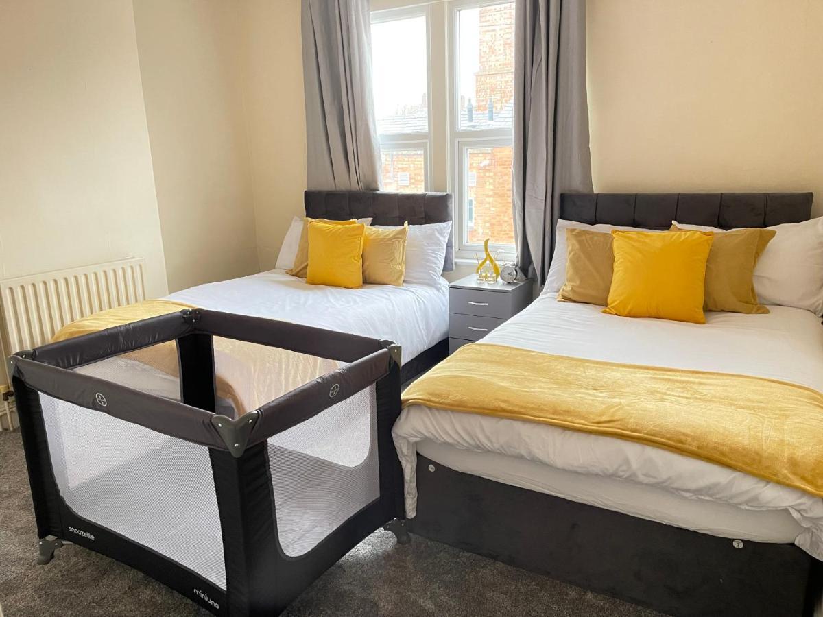 3 Bedrooms Comfortable Home With Jacuzzi Hot Tub Sleeps 10 레스터 외부 사진